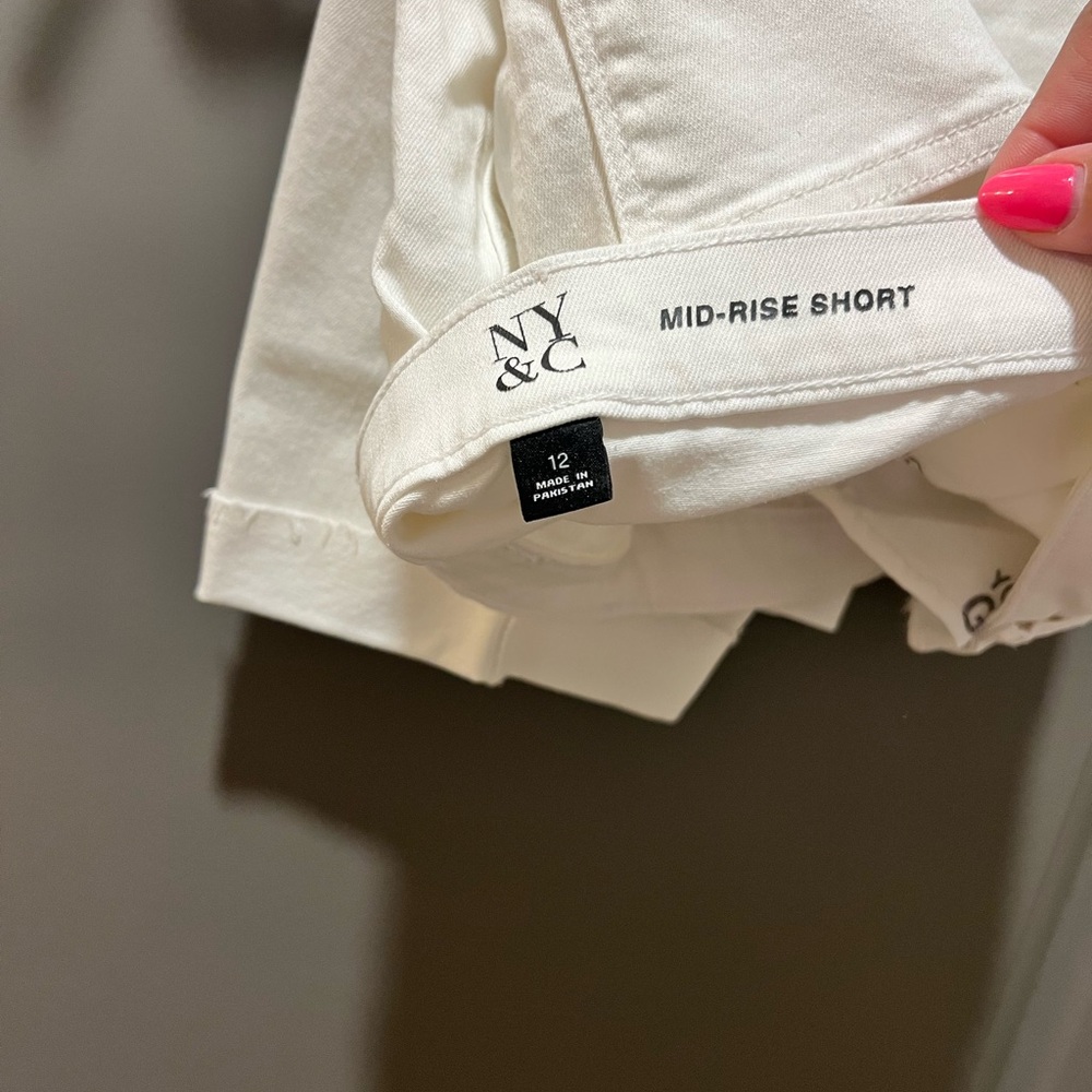 New York & Company Women's Cream Mid-Rise Shorts